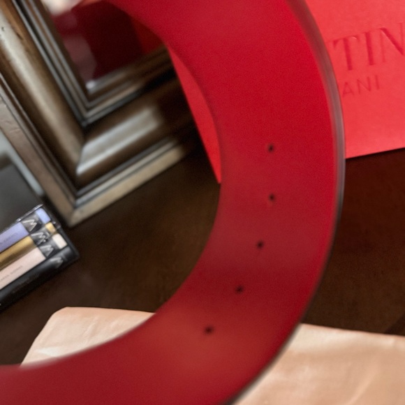 Valentino Garavani Black and Red Belt with Gold V Buckle - Picture 3 of 16